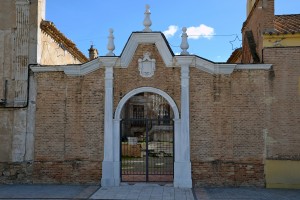 Puerta principal Palacio de Almanzora, 2012